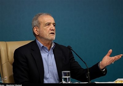 بزشكيان: تعزيز الوحدة بين الدول الإسلامية هو أهم طريق لمواجهة المؤامرات ومنع استغلال القوى الخارجية