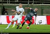 دیدار تیم های فوتبال ذوب آهن و استقلال