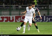 دیدار تیم های فوتبال ذوب آهن و استقلال