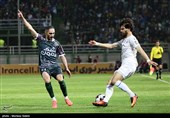 دیدار تیم های فوتبال ذوب آهن و استقلال