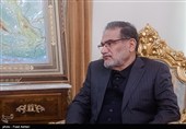 شمخانی: جنود الشعب یقفون جنباً إلى جنب مع الدبلوماسیین