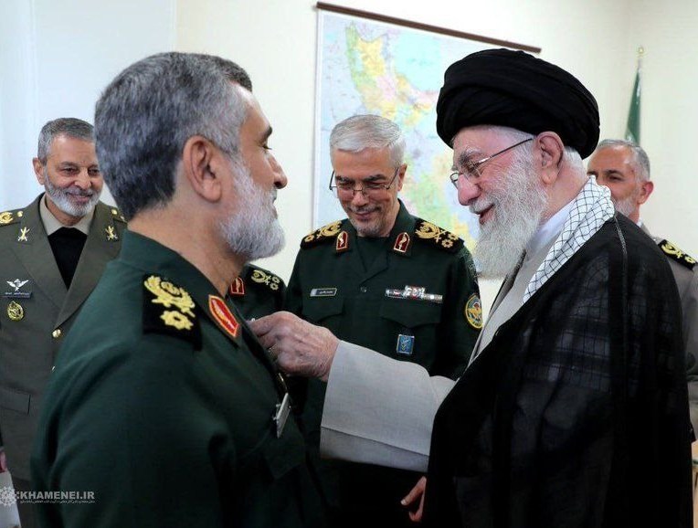 شهدای جنگ 12 روزه , امیرعلی حاجی زاده , خانواده شهدا , 