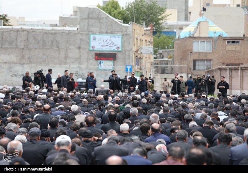 اردبیلِ سربلند؛ نماز ظهر عاشورا با شکوه‌تر از همیشه در دارالارشاد و دارالعباس