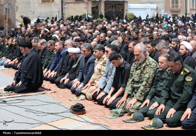 اردبیلِ سربلند؛ نماز ظهر عاشورا با شکوه‌تر از همیشه در دارالارشاد و دارالعباس