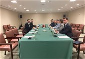 غریب آبادی یجری مشاورات مع السفیرین الصینی والروسی بشأن القرار 2231