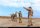 اجرای میدان تیر دقت توسط یگان ویژه فاتحین سپاه محمد رسول الله(ص) با استفاده از لباس‌ و تجهیزات جدید