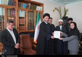 دیدار دانش‌آموزان با نماینده ولی فقیه در اردبیل و تجلیل از قرآن‌آموزان
