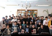 دیدار دانش‌آموزان با نماینده ولی فقیه در اردبیل و تجلیل از قرآن‌آموزان