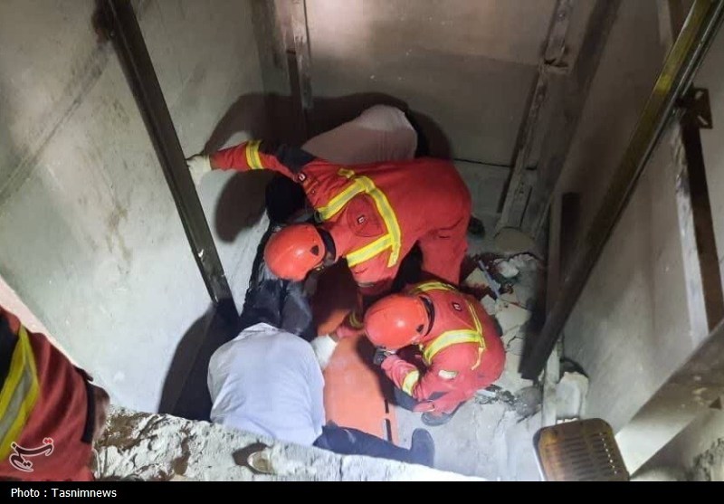 سقوط مرگبار بالابر در نور/۵ نفر جان باختند