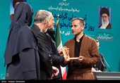 تقدیر از برگزیدگان نخستین دوره «هم‌خوان؛ نشان کتابخانه عمومی ایران»، در تالار وحدت توسط مسعود پزشکیان رئیس جمهور و سیدعباس صالحی وزیر فرهنگ و ارشاد اسلامی