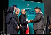 تقدیر از برگزیدگان نخستین دوره «هم‌خوان؛ نشان کتابخانه عمومی ایران»، در تالار وحدت توسط مسعود پزشکیان رئیس جمهور و سیدعباس صالحی وزیر فرهنگ و ارشاد اسلامی
