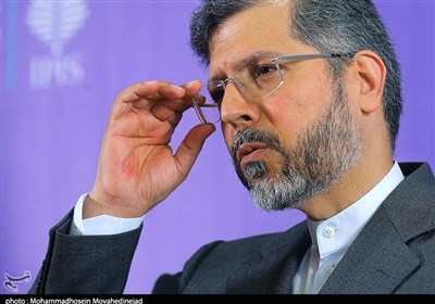 خطیب‌زاده در گفتگو با شبکه تلویزیونی روسیه: توپ در زمین آمریکاست