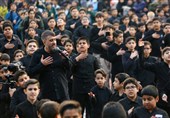 همخوانی سرود "خورشید نمی‌سوزد" با حضور پویانفر و 2 هزار نوجوان