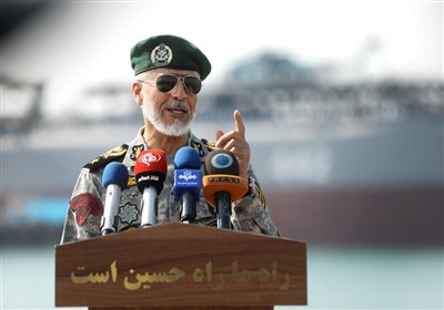 سیاری: تلاش کشورها برای تأمین بنزین گویای بسته بودن کامل تنگه هرمز است