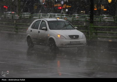 بارش باران و ترافیک نیمه‌سنگین در محورهای شمالی و منتهی به تهران