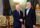 بوتین یؤکد لبزشکیان تضامن روسیا مع الشعب الإیرانی ویبعث بتحیاته إلى قائد الثورة الاسلامیة