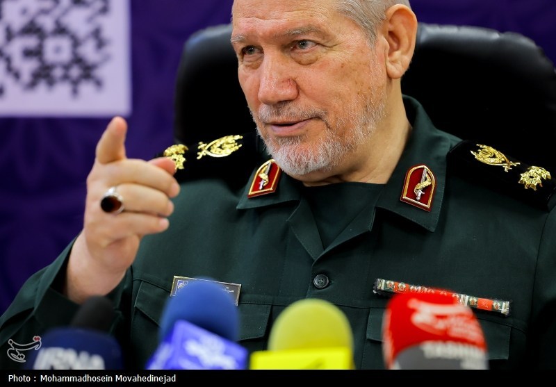 سرلشکر سید یحیی صفوی دستیار و مشاور فرمانده معظم کل قوا در نشست خبری همایش «بسیج، توسعه و امنیت پایدار منطقه جنوب‌شرق کشور»