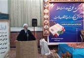 دشمن می‌خواهد امام را از امت جدا کند