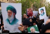 پوسترهای خاص در تشییع شهدای جنگ تروریستی اخیر