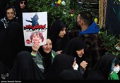 پوسترهای خاص در تشییع شهدای جنگ تروریستی اخیر