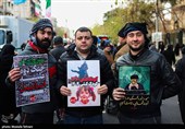 پوسترهای خاص در تشییع شهدای جنگ تروریستی اخیر