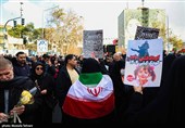 پوسترهای خاص در تشییع شهدای جنگ تروریستی اخیر