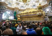 گل‌آرایی ضریح حرم حضرت معصومه(س)