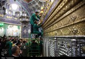 گل‌آرایی ضریح حرم حضرت معصومه(س)