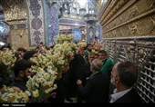 گل‌آرایی ضریح حرم حضرت معصومه(س)