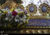 گل‌آرایی ضریح حرم حضرت معصومه(س)