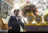 گل‌آرایی ضریح حرم حضرت معصومه(س)