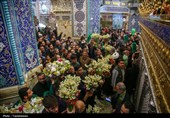 گل‌آرایی ضریح حرم حضرت معصومه(س)