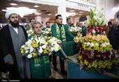 گل‌آرایی ضریح حرم حضرت معصومه(س)