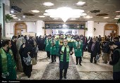گل‌آرایی ضریح حرم حضرت معصومه(س)