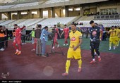 دیدار تیم های فوتبال فجر شهید سپاسی و پرسپولیس