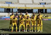 دیدار تیم های فوتبال فجر شهید سپاسی و پرسپولیس