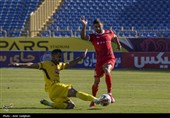 دیدار تیم های فوتبال فجر شهید سپاسی و پرسپولیس