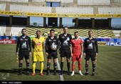 دیدار تیم های فوتبال فجر شهید سپاسی و پرسپولیس