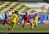 دیدار تیم های فوتبال فجر شهید سپاسی و پرسپولیس