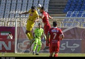 دیدار تیم های فوتبال فجر شهید سپاسی و پرسپولیس