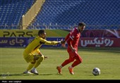 دیدار تیم های فوتبال فجر شهید سپاسی و پرسپولیس