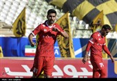 دیدار تیم های فوتبال فجر شهید سپاسی و پرسپولیس