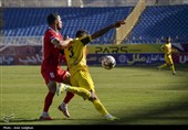 دیدار تیم های فوتبال فجر شهید سپاسی و پرسپولیس