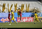 دیدار تیم های فوتبال فجر شهید سپاسی و پرسپولیس