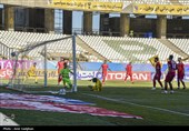 دیدار تیم های فوتبال فجر شهید سپاسی و پرسپولیس