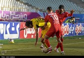 دیدار تیم های فوتبال فجر شهید سپاسی و پرسپولیس