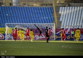 دیدار تیم های فوتبال فجر شهید سپاسی و پرسپولیس
