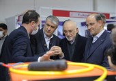 إسلامی یتفقد المعرض التخصصی السادس للیزر والفوتونیات والکمّ فی إیران