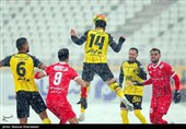 دیدار تیم‌های فوتبال پرسپولیس و سپاهان