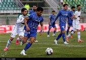 دیدار تیم‌های فوتبال  ذوب‌آهن اصفهان و استقلال تهران